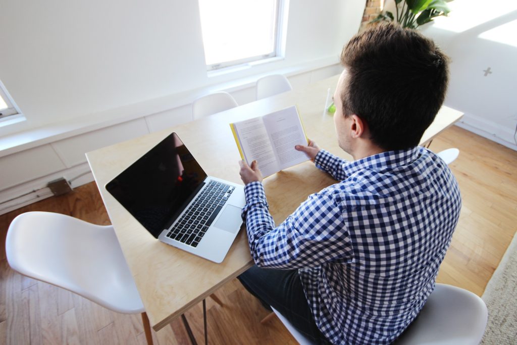 Lire un ouvrage de santé et sécurité au travail